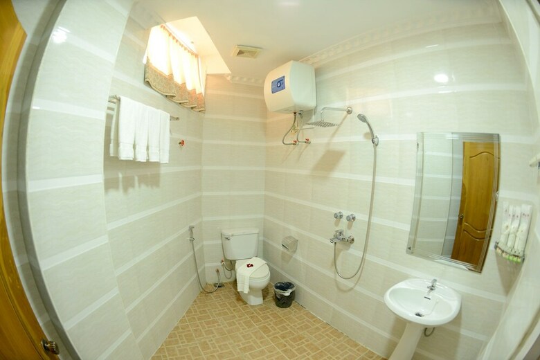 Royal Naungyoe Hotel