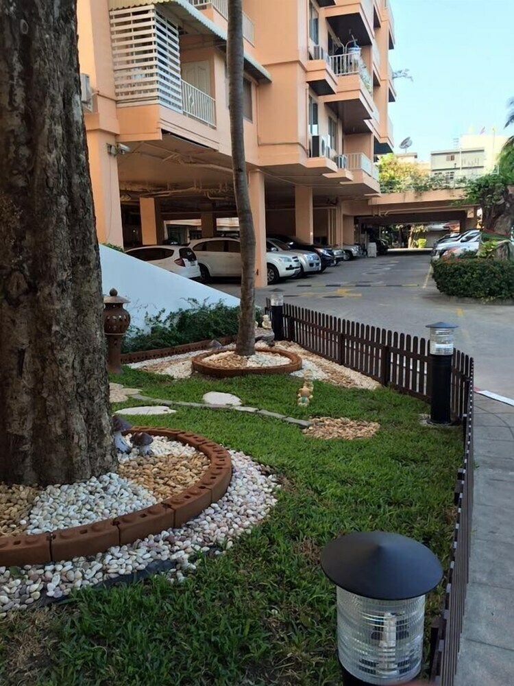 Aparthotel J-town Serviced Apartments