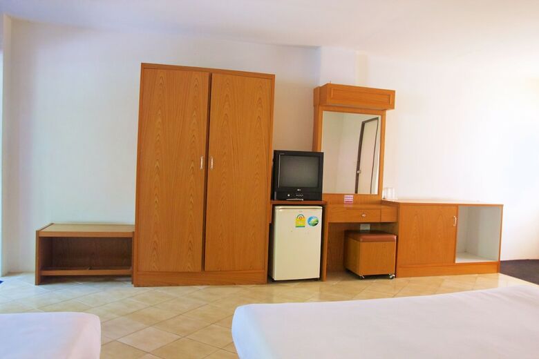 Hotel Sichang Shine Khao Resort