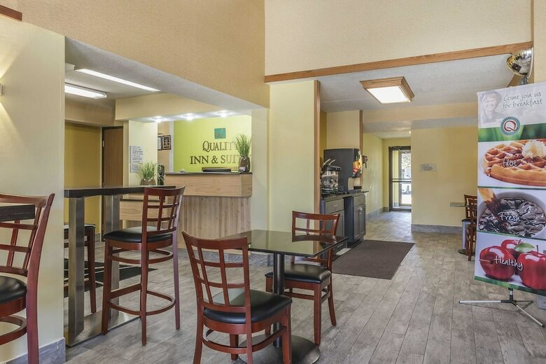 Hotel Quality Inn & Suites
