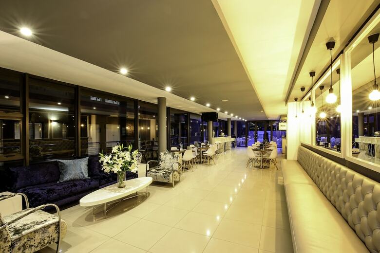 The Nicol Hotel And Apartments