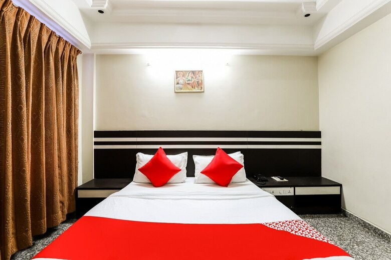 Oyo 26315 Hotel Alpha