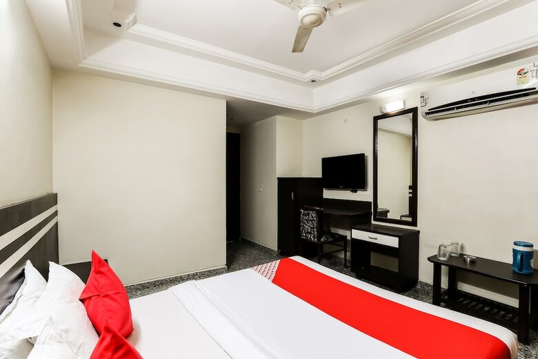 Oyo 26315 Hotel Alpha