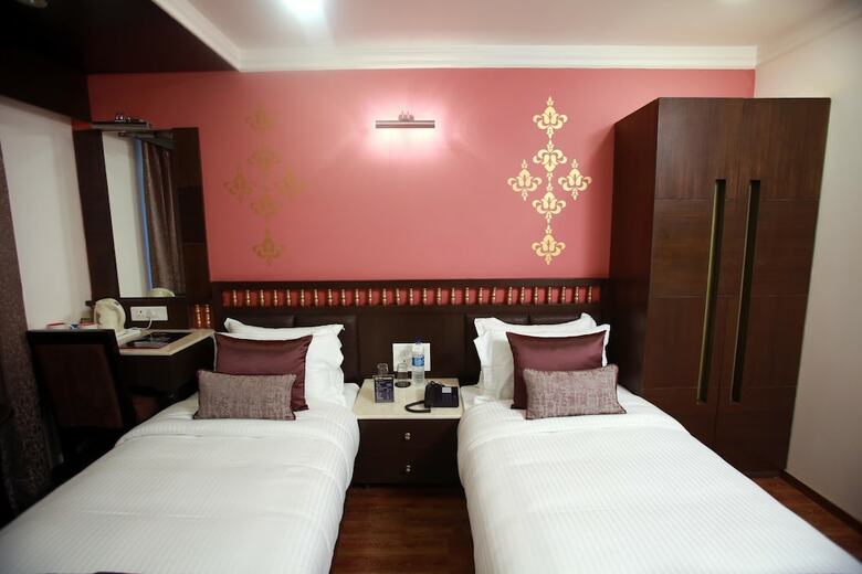 Oyo 1395 Hotel Gandhi International