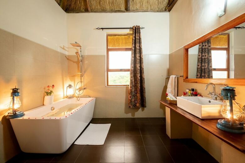 Posada Crater Safari Lodge