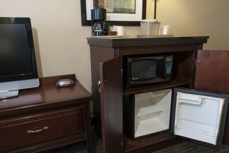 Hotel Lamplighter Inn & Suites - North