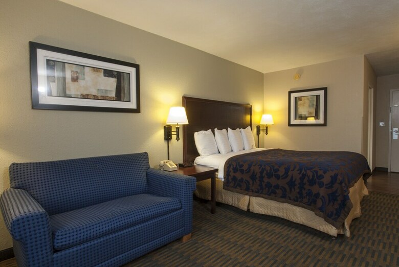 Hotel Lamplighter Inn & Suites - North