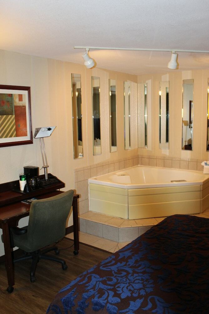 Hotel Lamplighter Inn & Suites - North