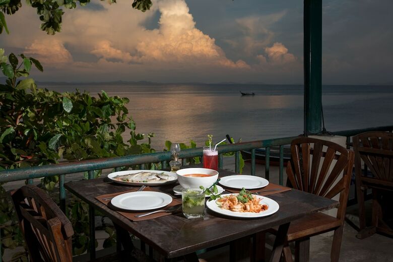 Hotel The Cove Phi Phi