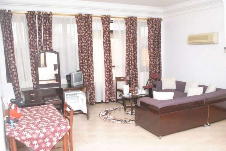 Hotel Roc Heights Lodge
