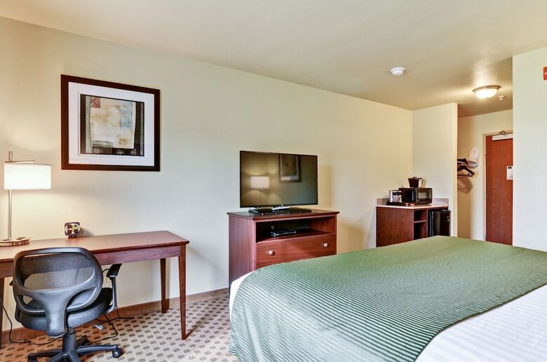 Cobblestone Hotel & Suites - Pulaski