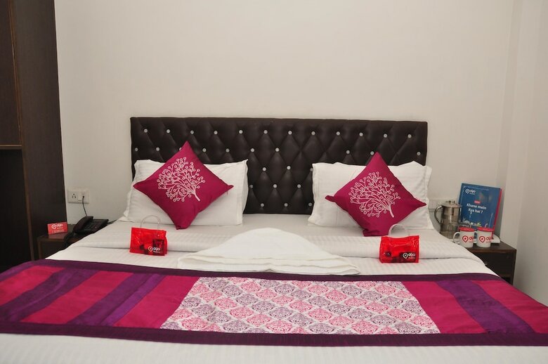 Oyo 1605 Hotel Axis Inn
