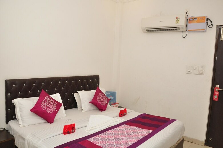 Oyo 1605 Hotel Axis Inn