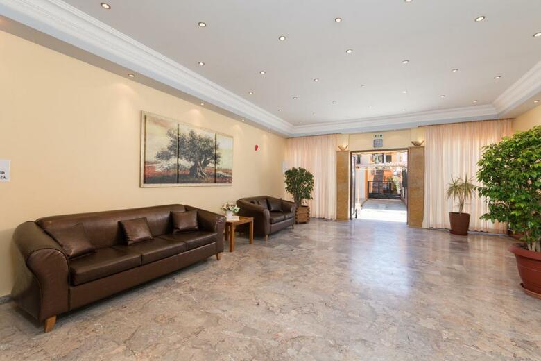 Lefkimi Hotel