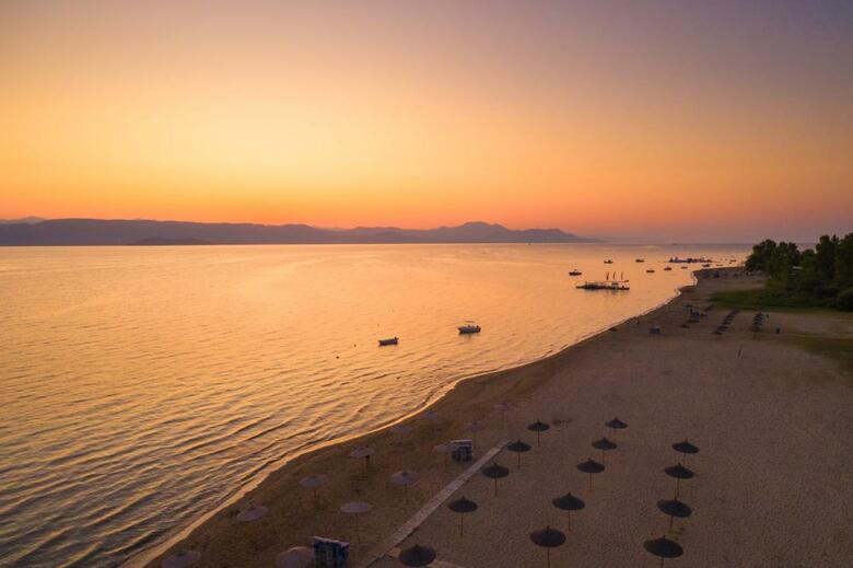 Lefkimi Hotel