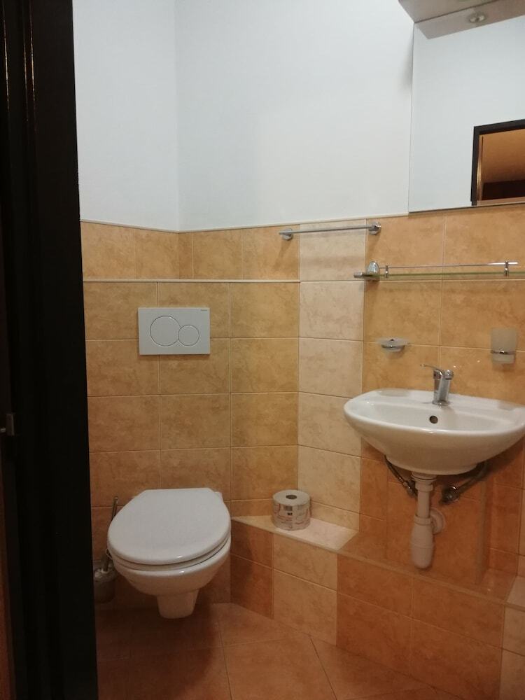 Abc Hotel