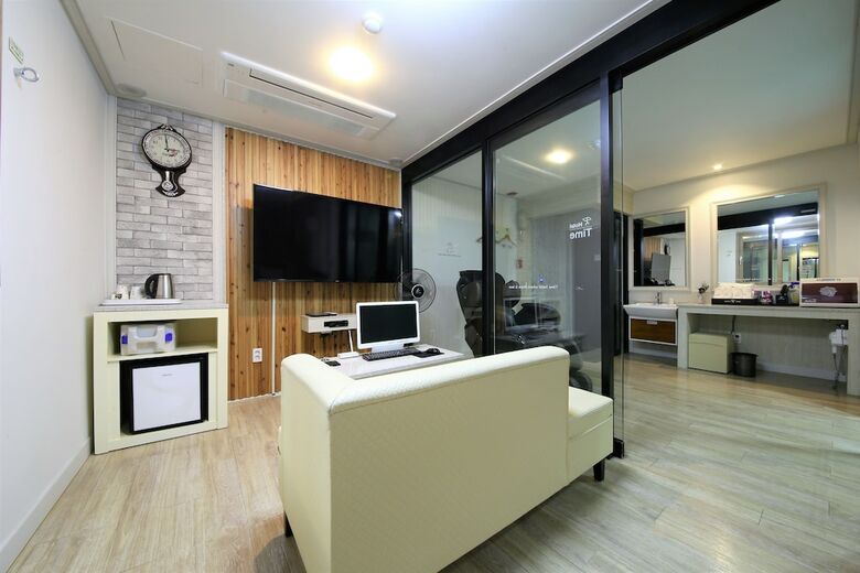 Time Hotel