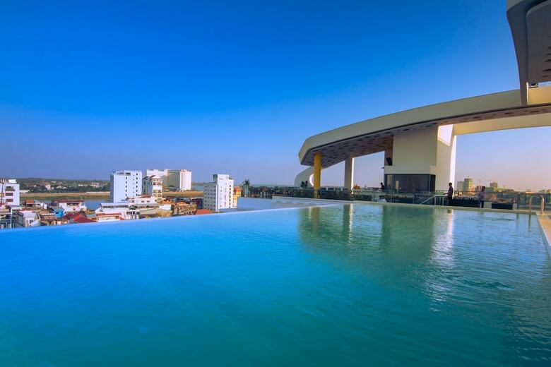 Sun & Moon, Urban Hotel