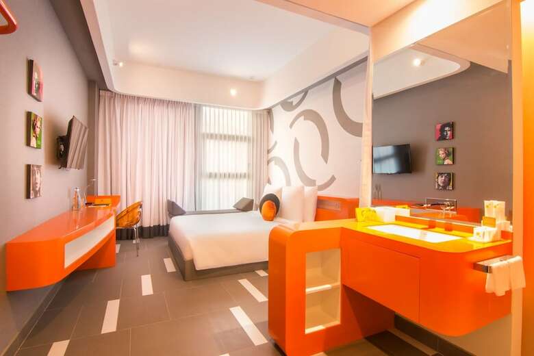 Sun & Moon, Urban Hotel