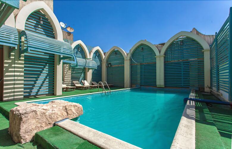 Pyramids Plaza Hotel