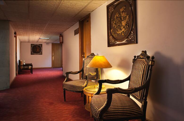 Pyramids Plaza Hotel