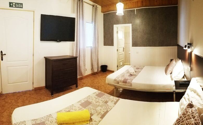 Hostal The Guesthouse Of Alcoba�a