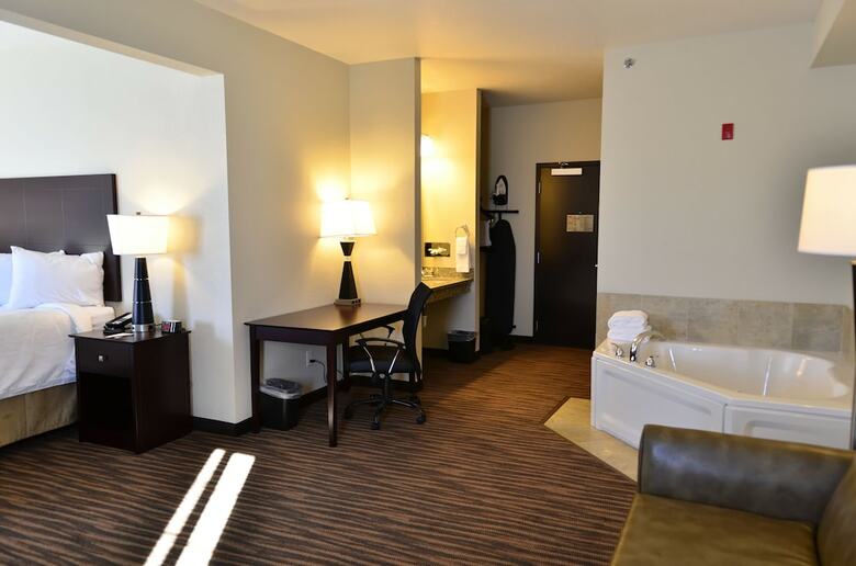Hotel Cobblestone Inn & Suites - Holstein
