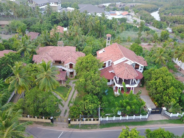 Hotel Rico Shadow Guest House