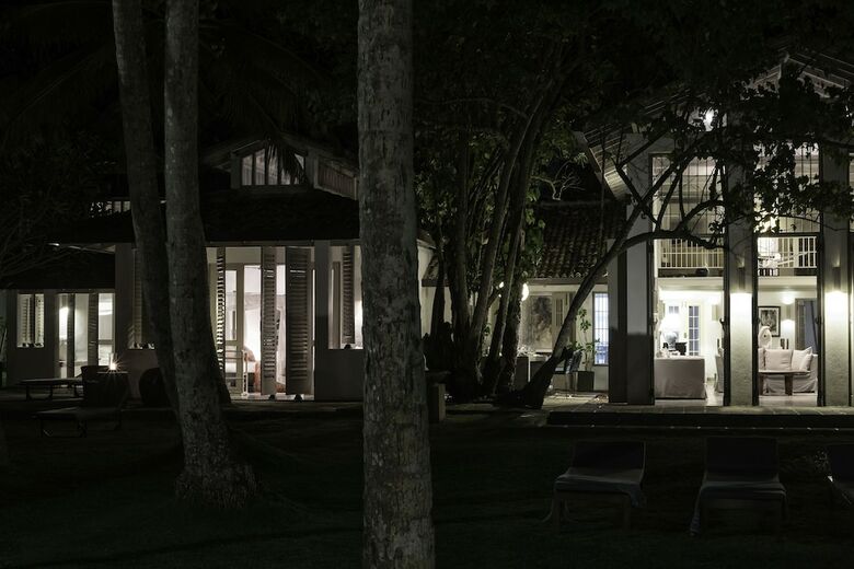 Villa Satin Doll