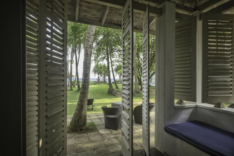 Villa Satin Doll