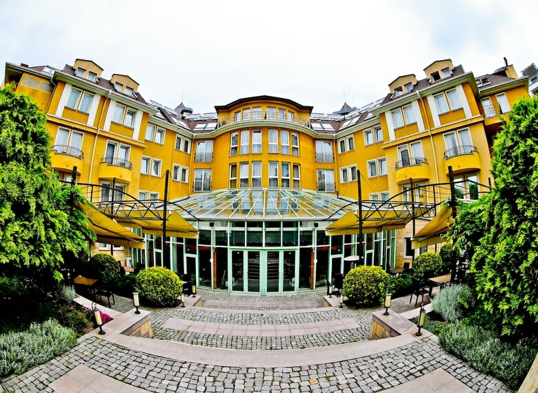 Maison Hotel