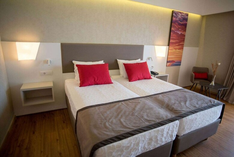 Hotel Ramada Plaza By Wyndham Thraki