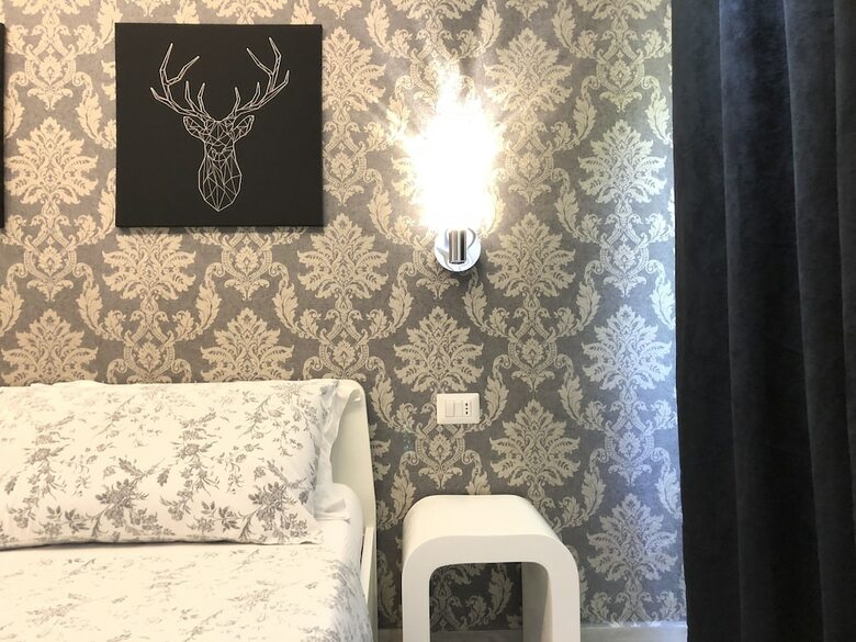 Bed & Breakfast Black & White G&g