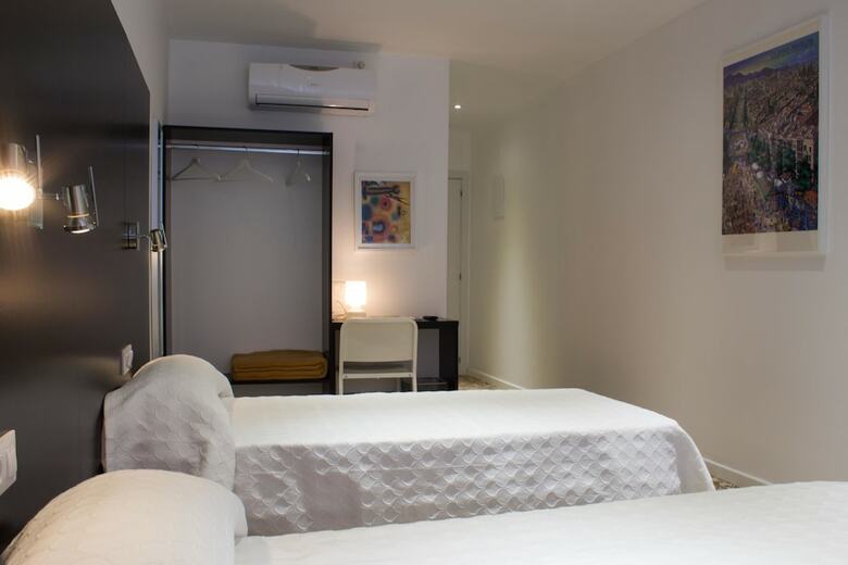 Hostal Nova