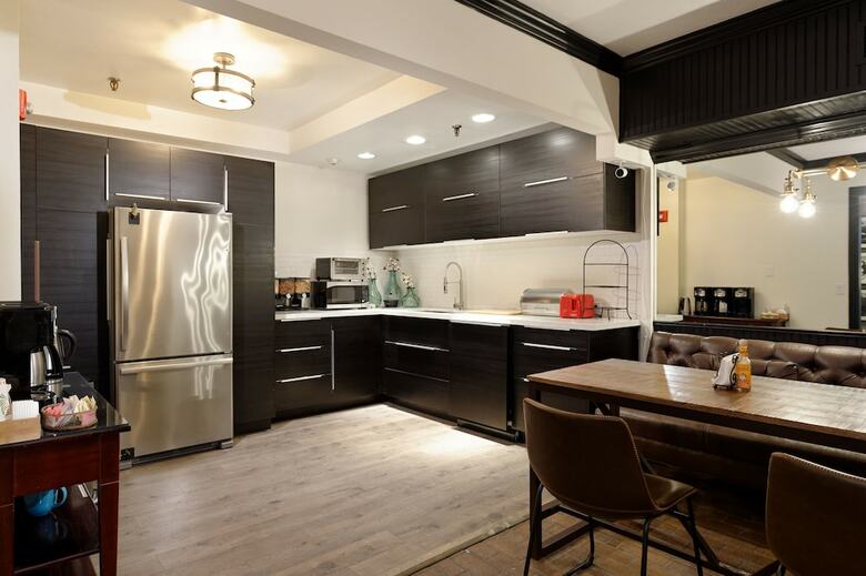 Hotel Independence Square Lodge By Frias