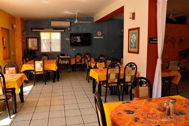 Eco Bay Hotel Y Restaurant