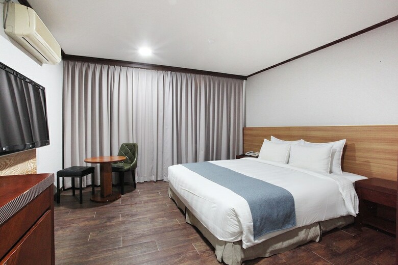 Noblesse Hotel