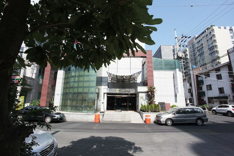 Noblesse Hotel