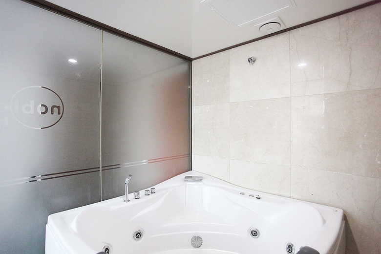 Noblesse Hotel