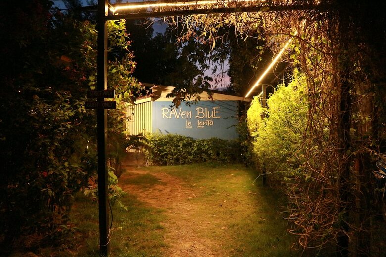 Hotel Raven Blue