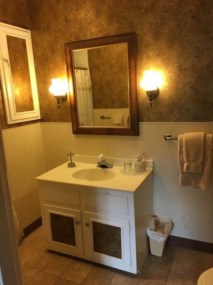 Bed & Breakfast Victorian Charm Inn