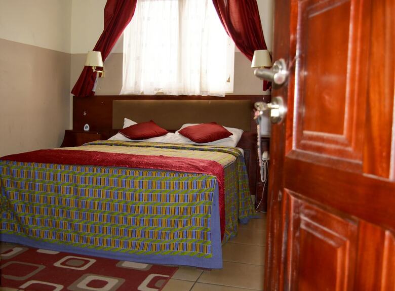 Kunta Kinte Hotel