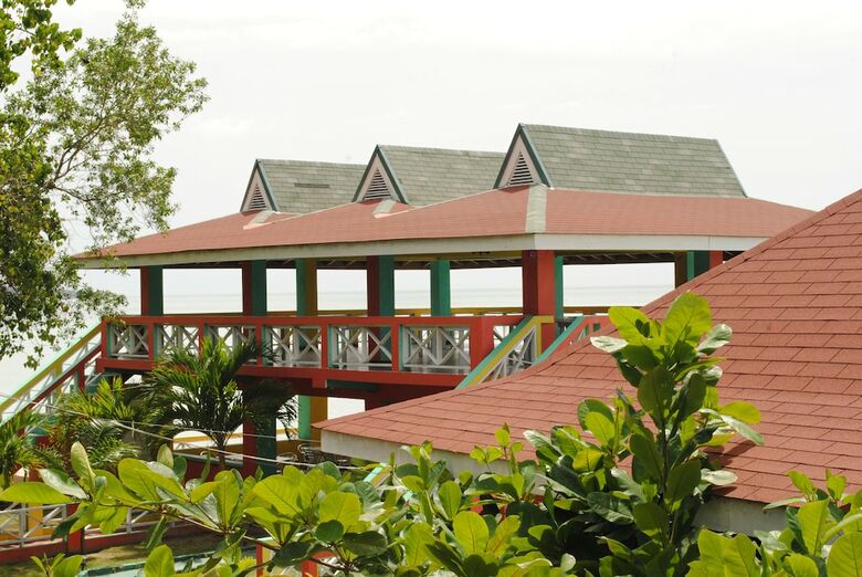 Hotel Bluefields On The Bay