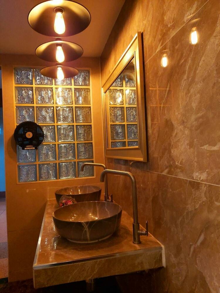 Suriwong Chumphon Hotel