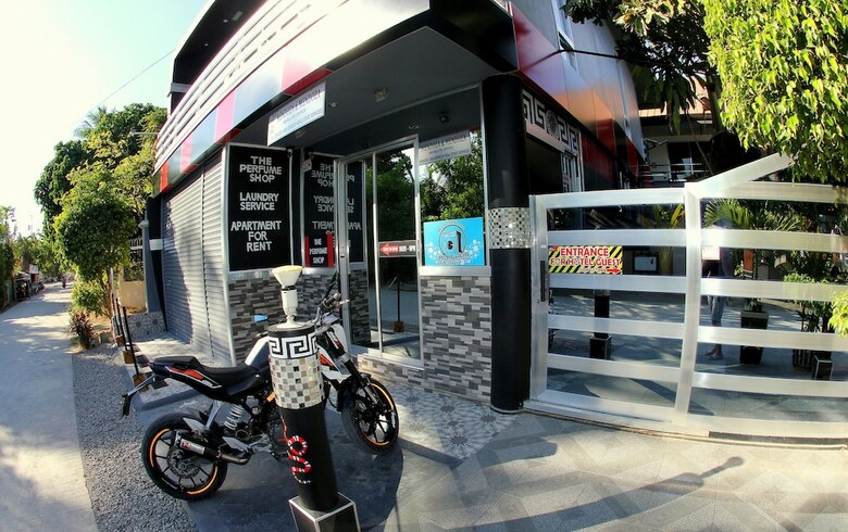 Micky Santoro Hotel & Restaurant