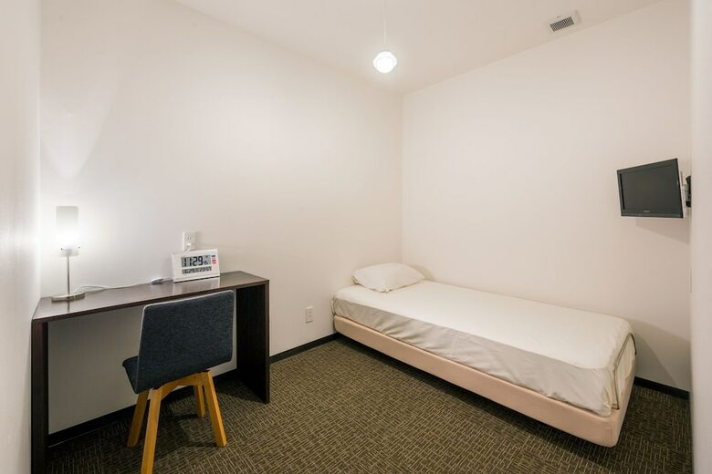 Capsule Hotel Cube