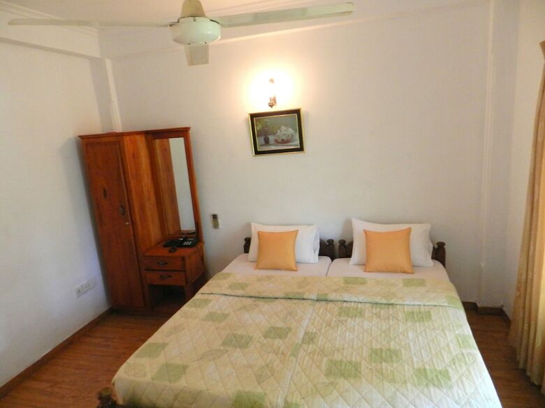 Hotel Paradise Inn