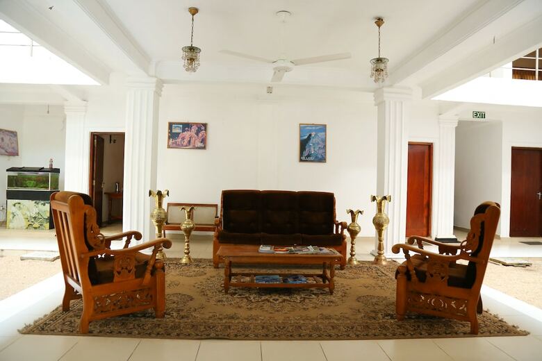 Hotel Paradise Inn