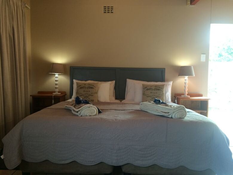 Hotel 30 On Oatlands Road