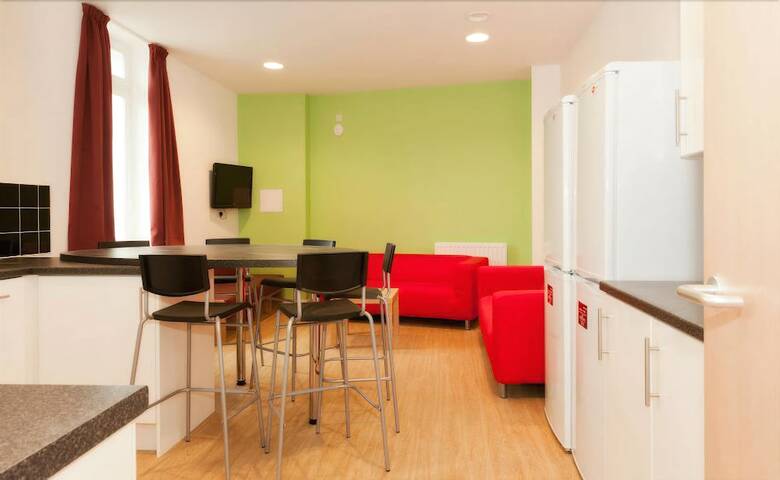 Hostal Destiny Student - Cowgate (campus Accommodation)